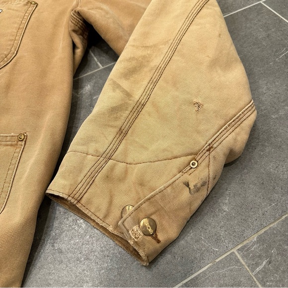 Vintage Carhartt tan button up chore coat distressed utility rug winter - Picture 5 of 12